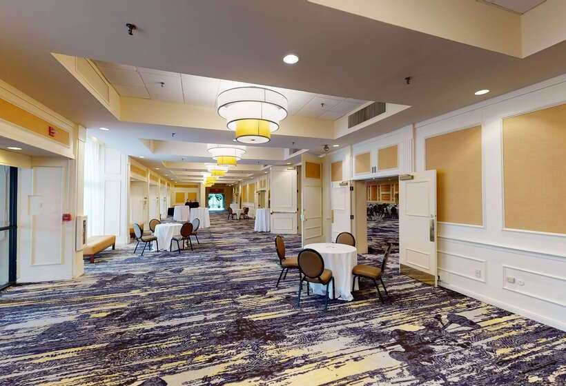 منتجع Doubletree By Hilton Boston North Shore