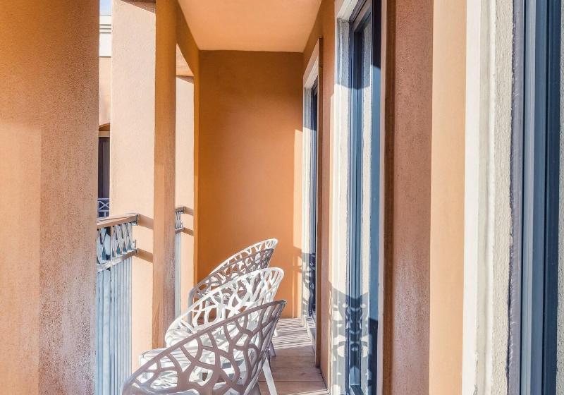 منتجع The Atlantic Suites On The Ave