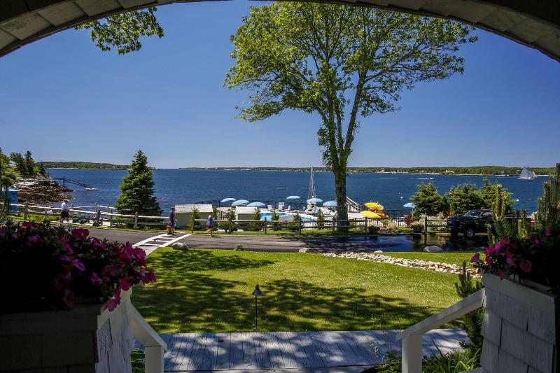 Spruce Point Inn Resort And Spa