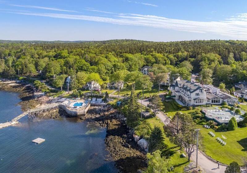Spruce Point Inn Resort And Spa
