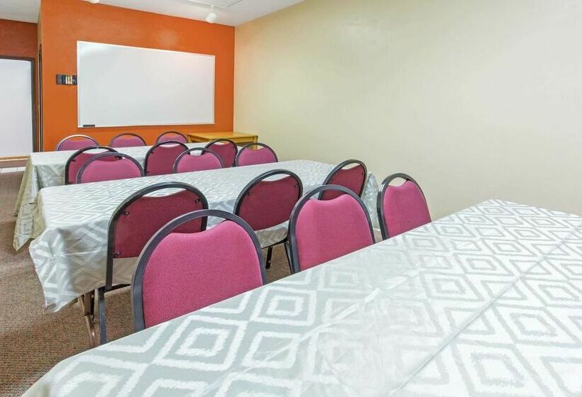 فندق على الطريق Super 8 By Wyndham Salem