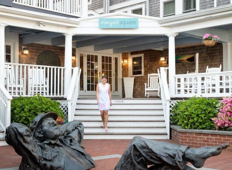 Vineyard Square Hotel & Suites