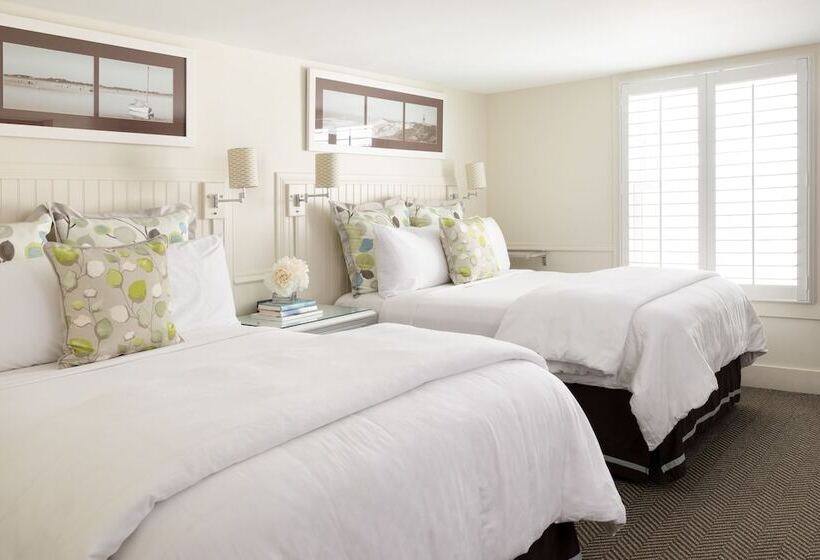 Vineyard Square Hotel & Suites