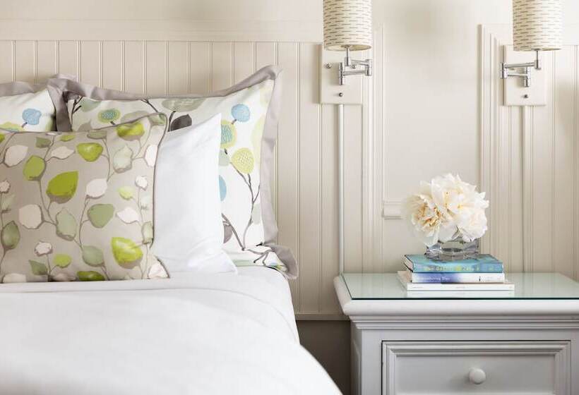 Vineyard Square Hotel & Suites