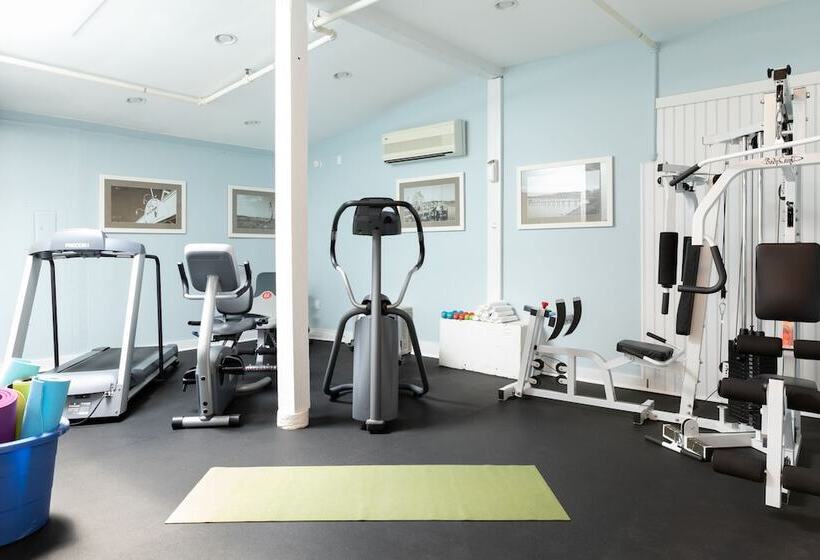 Vineyard Square Hotel & Suites