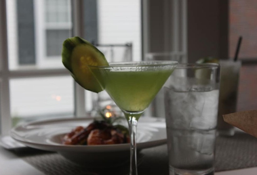 Vineyard Square Hotel & Suites