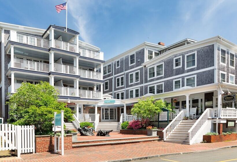 Vineyard Square Hotel & Suites