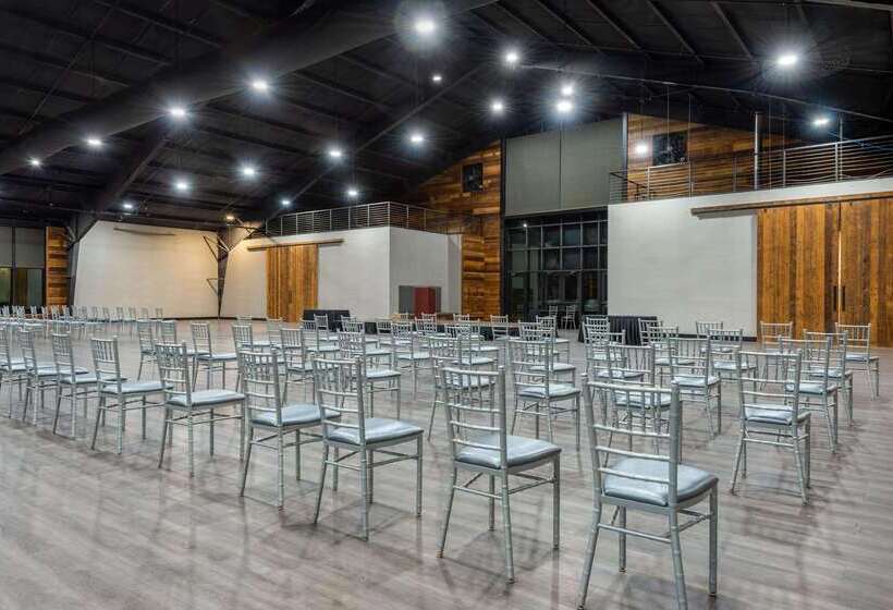 Wyndham Lancaster Resort And Convention Center