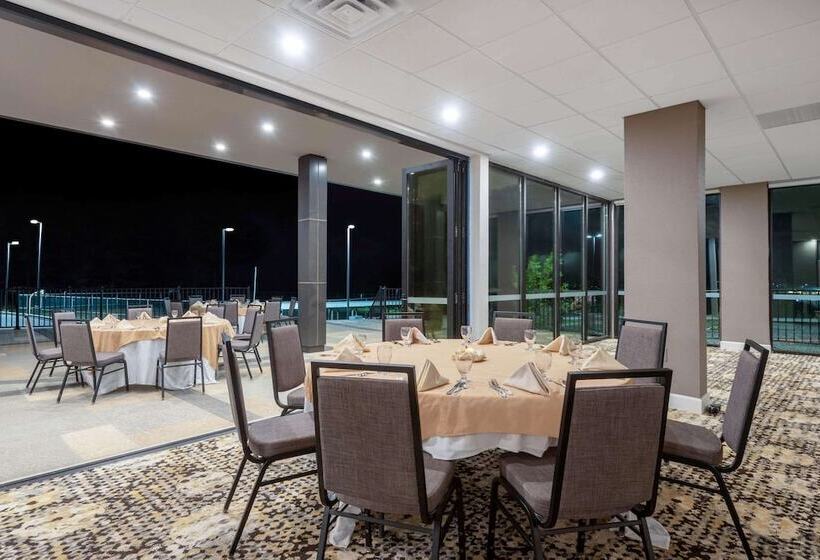 Wyndham Lancaster Resort And Convention Center