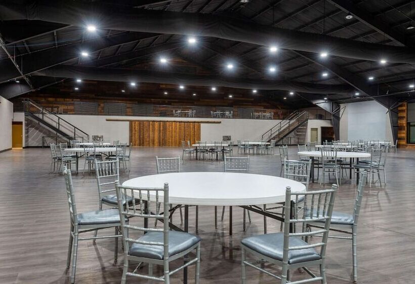 Wyndham Lancaster Resort And Convention Center