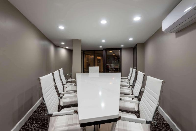 Wyndham Lancaster Resort And Convention Center