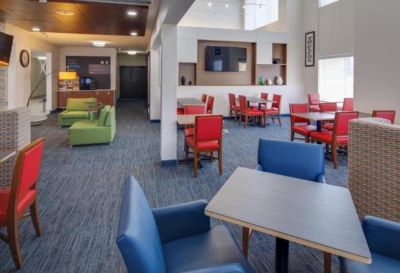فندق Holiday Inn Express & Suites Detroit   Farmington Hills, An Ihg