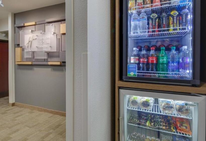 فندق Holiday Inn Express & Suites Detroit   Farmington Hills, An Ihg