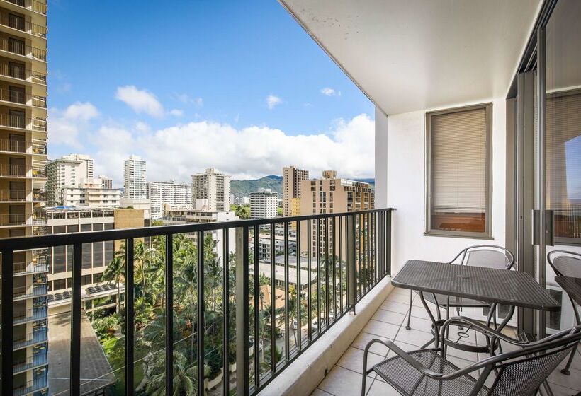 호텔 Aston At The Waikiki Banyan