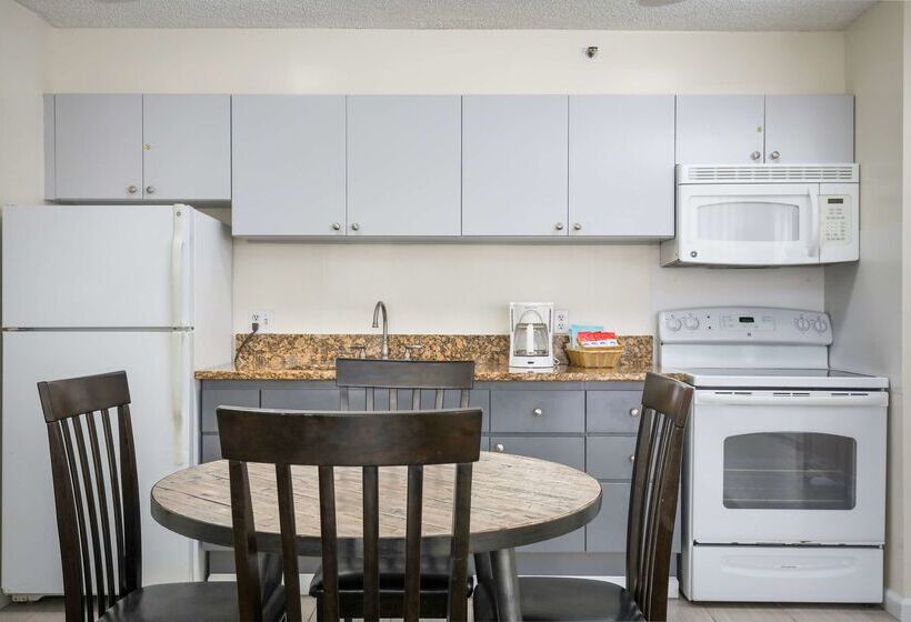 호텔 Aston At The Waikiki Banyan