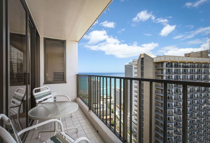 호텔 Aston At The Waikiki Banyan