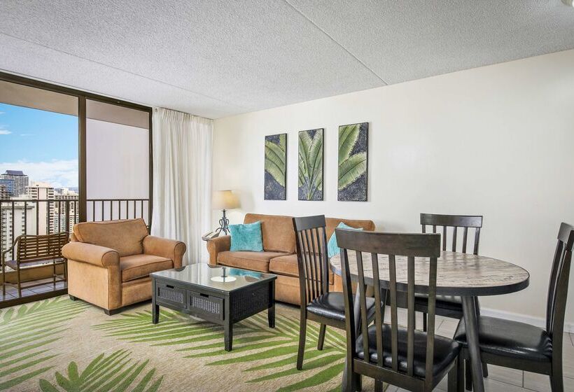 בית מלון כפרי Aston At The Waikiki Banyan