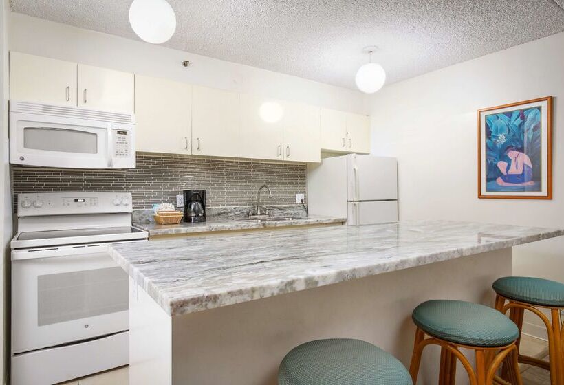 호텔 Aston At The Waikiki Banyan