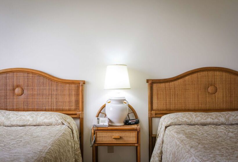 호텔 Aston At The Waikiki Banyan