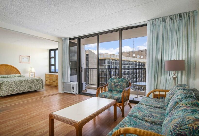 בית מלון כפרי Aston At The Waikiki Banyan