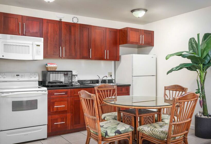 호텔 Aston At The Waikiki Banyan