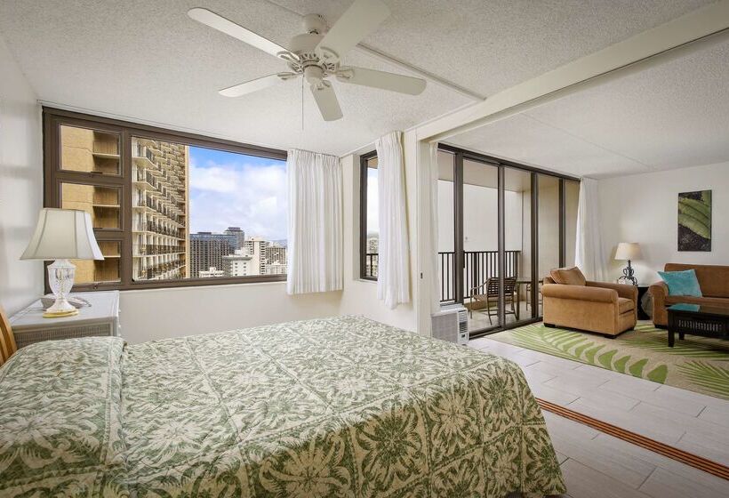 בית מלון כפרי Aston At The Waikiki Banyan