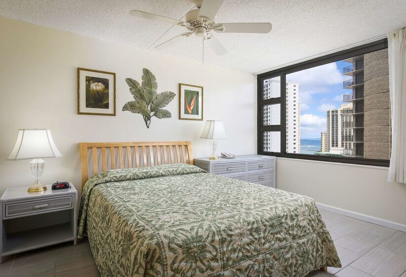 호텔 Aston At The Waikiki Banyan