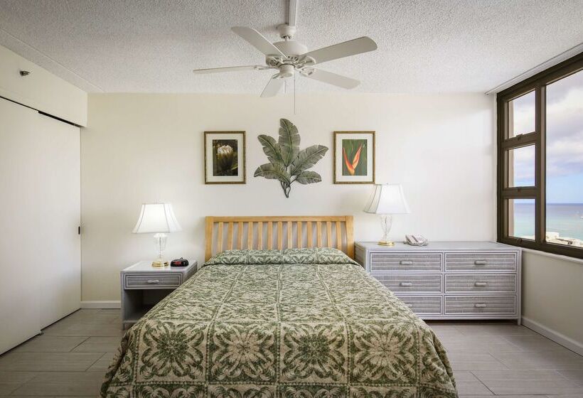 בית מלון כפרי Aston At The Waikiki Banyan