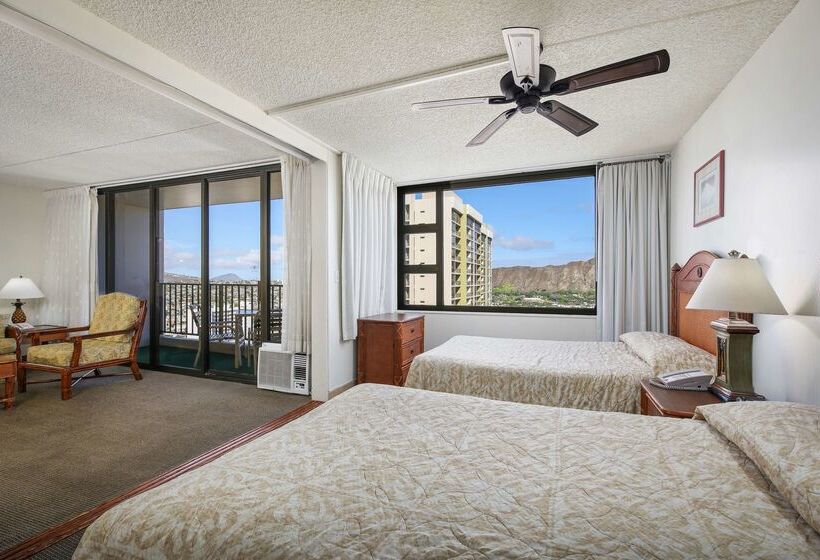 בית מלון כפרי Aston At The Waikiki Banyan