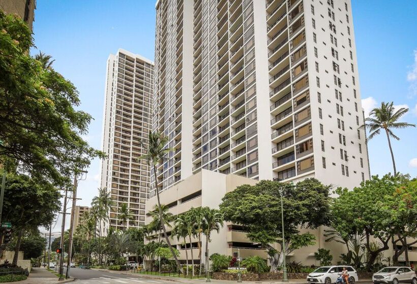 호텔 Aston At The Waikiki Banyan