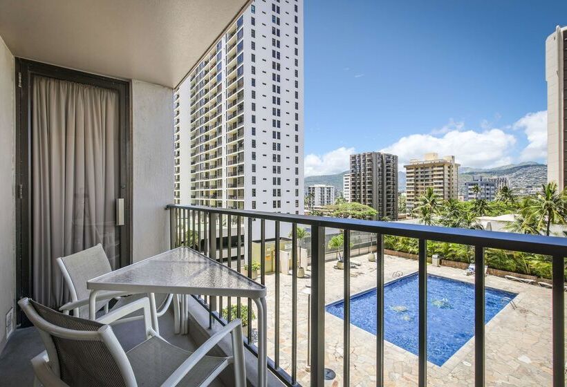 בית מלון כפרי Aston Waikiki Sunset