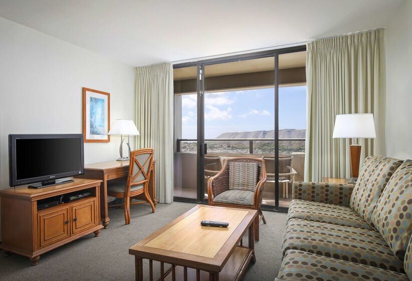 בית מלון כפרי Aston Waikiki Sunset