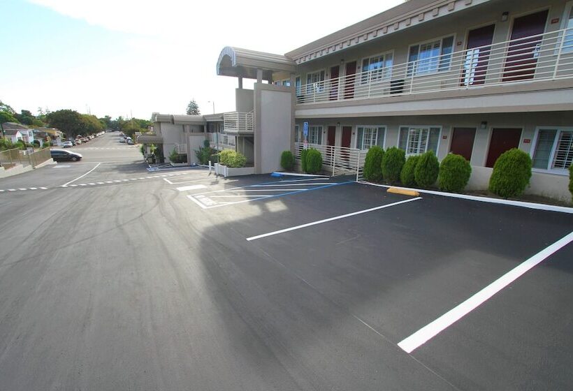 فندق Budget Inn Of Hayward