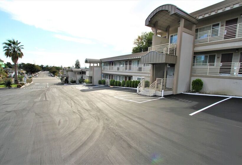 فندق Budget Inn Of Hayward