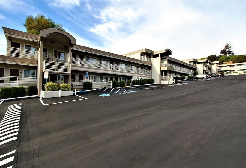 فندق Budget Inn Of Hayward