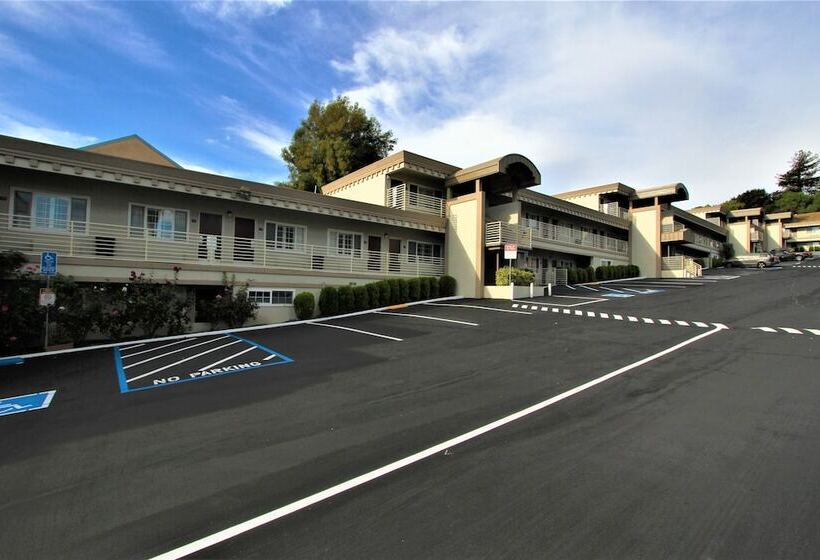 فندق Budget Inn Of Hayward