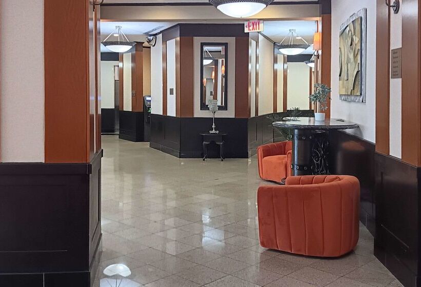 Clarion Hotel & Suites