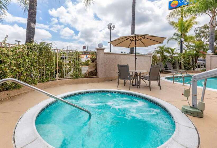 ホテル Comfort Inn Escondido San Diego North County