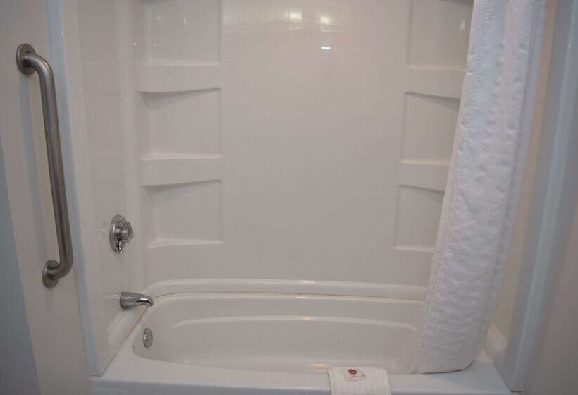 Отель Comfort Inn & Suites Syracusecarrier Circle