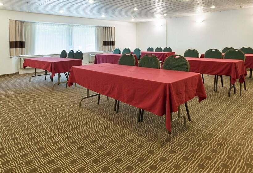 בית מלון כפרי Comfort Inn & Suites Syracusecarrier Circle