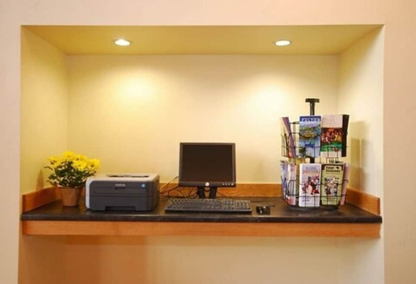 호텔 Comfort Inn & Suites Syracusecarrier Circle