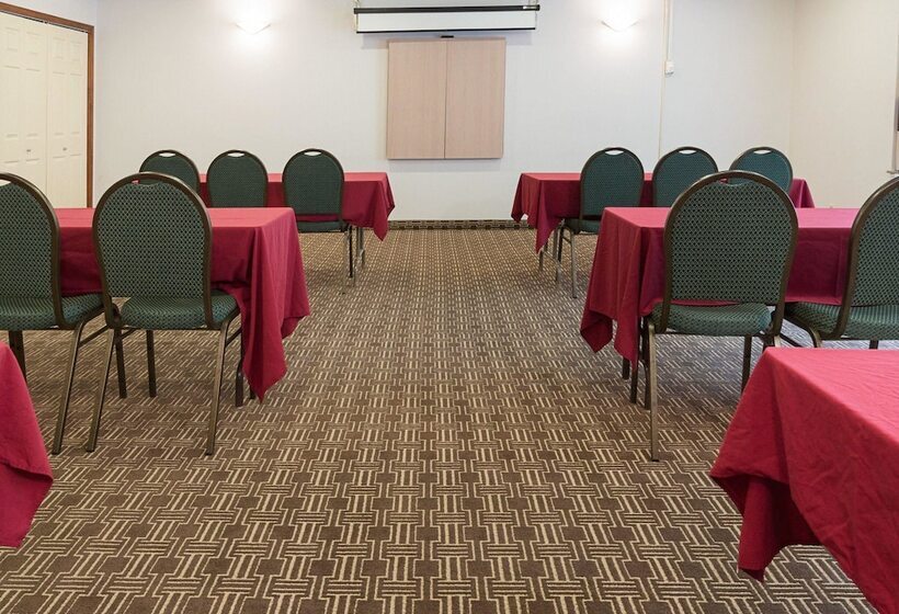 호텔 Comfort Inn & Suites Syracusecarrier Circle