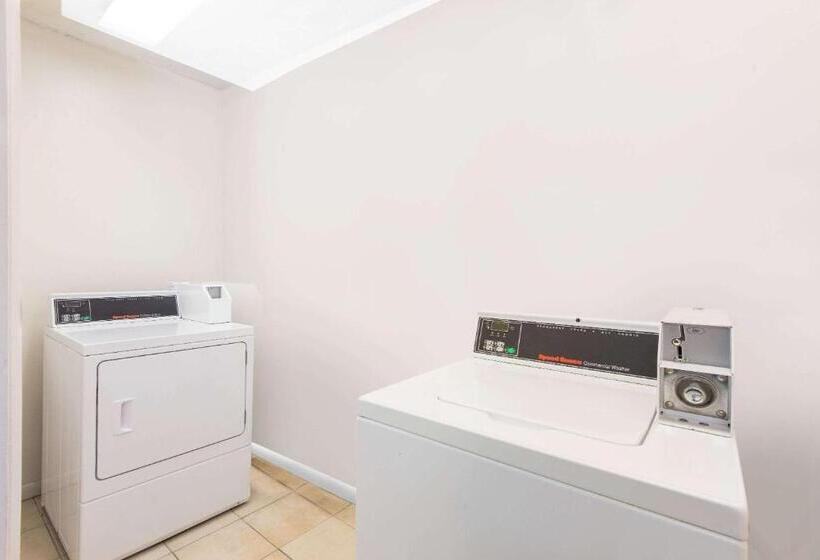 호텔 Days Inn By Wyndham Arlington Pentagon