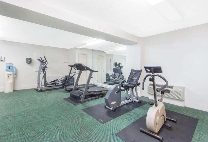 هتل Days Inn By Wyndham Arlington Pentagon