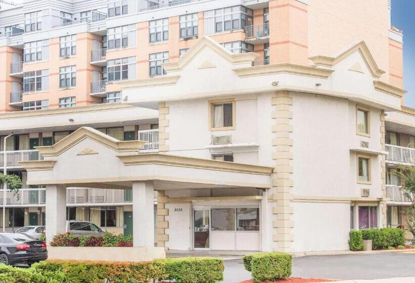 호텔 Days Inn By Wyndham Arlington Pentagon