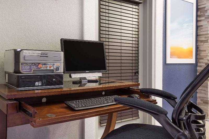 בית מלון כפרי Days Inn By Wyndham College Park Airport Best Road