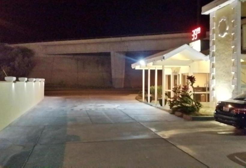 فندق Desert Mirage Inn & Suites