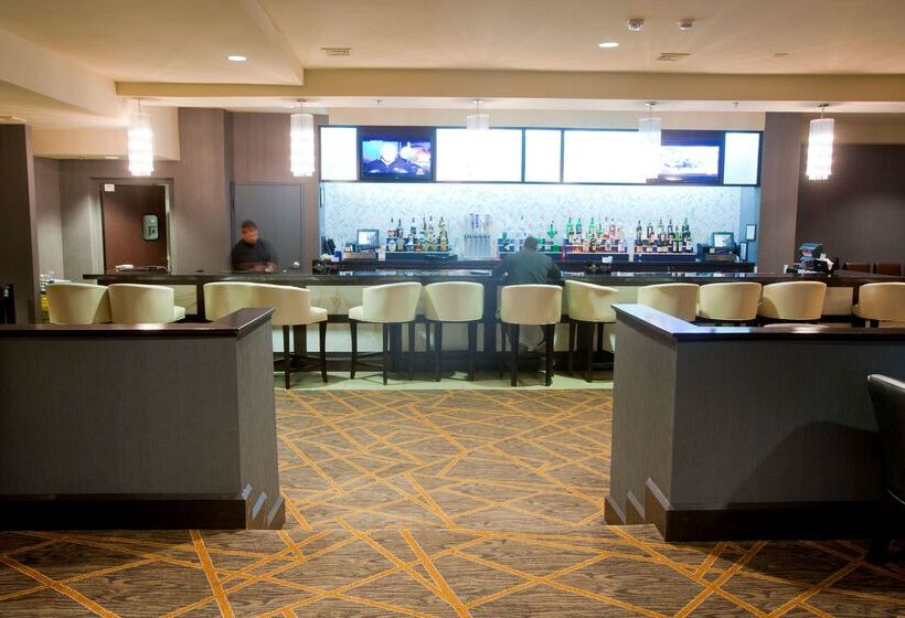 Отель Wyndham Midland Downtown