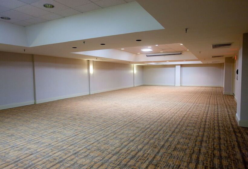 Отель Wyndham Midland Downtown