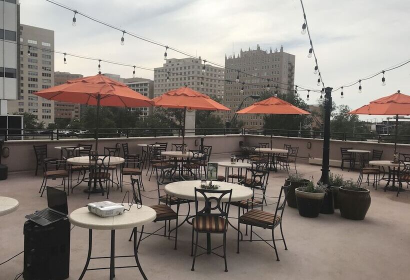 Отель Wyndham Midland Downtown